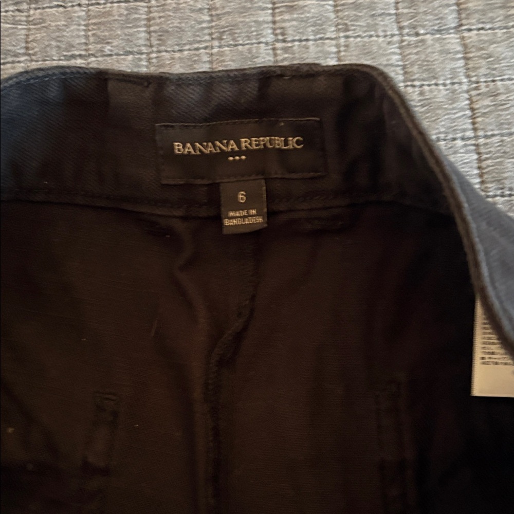 Banana Republic Women's Black Cargo style cinched bottoms - Picture 3 of 5